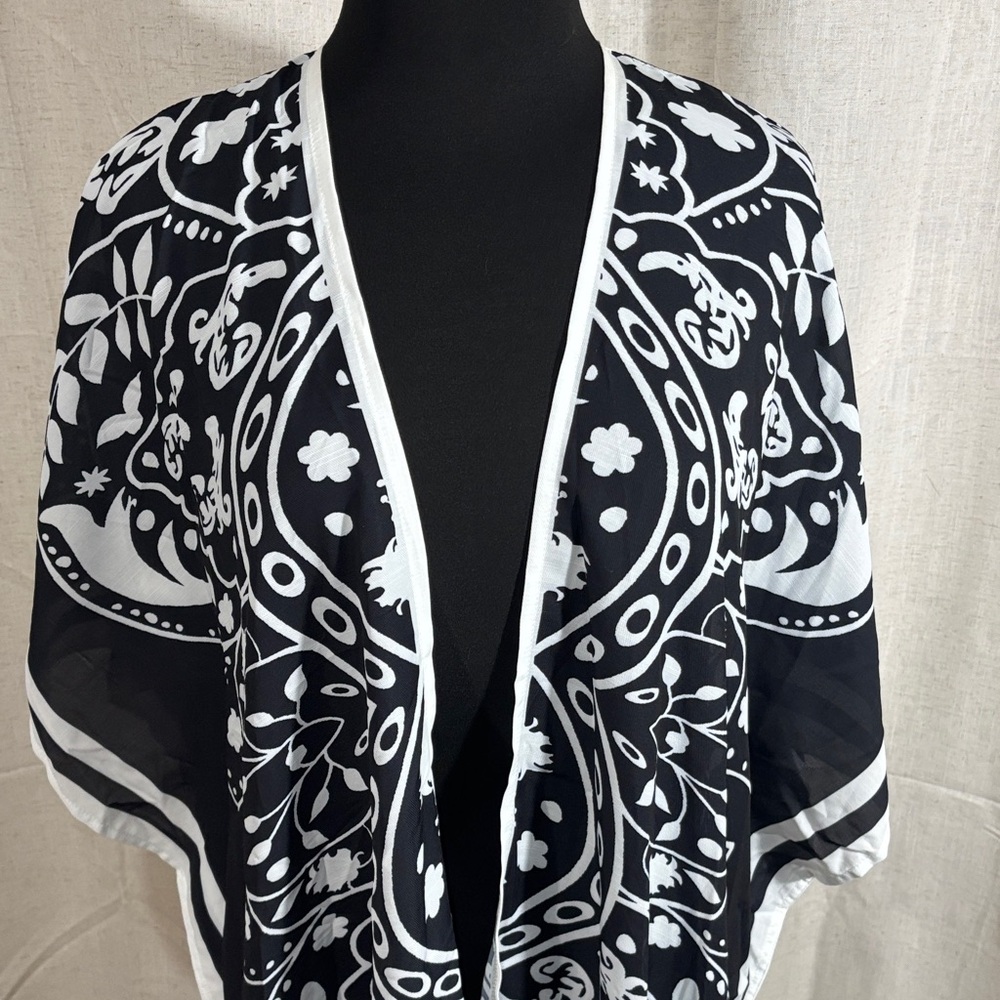 Black and White Patterned Kimono